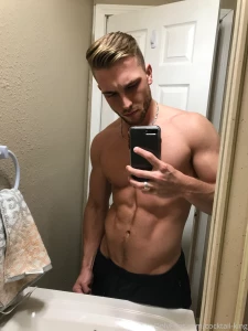 Good morning getting a little pump to get the day started who wants to