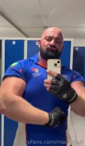 Worship my sweaty body