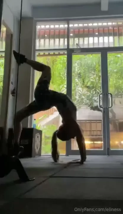 Finally achieved my handstand goal it took a lot of practice and 