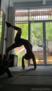 Finally achieved my handstand goal it took a lot of practice and