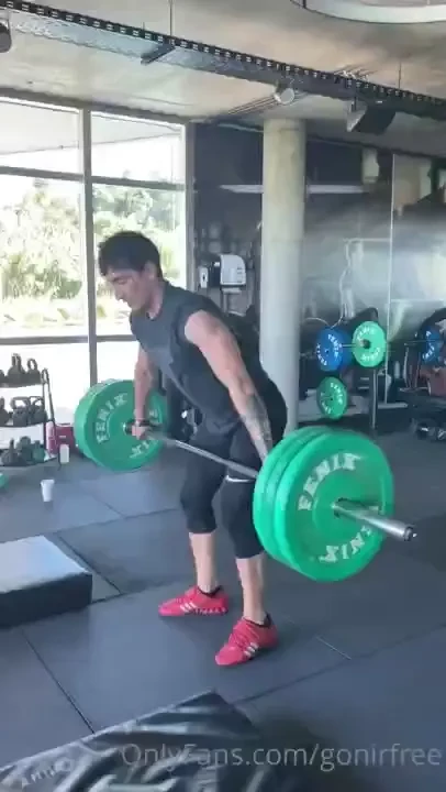 I love weightlifting do you like see me train 