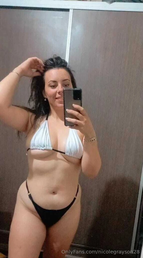 Summer is starting in latam how does my bikini look on me 