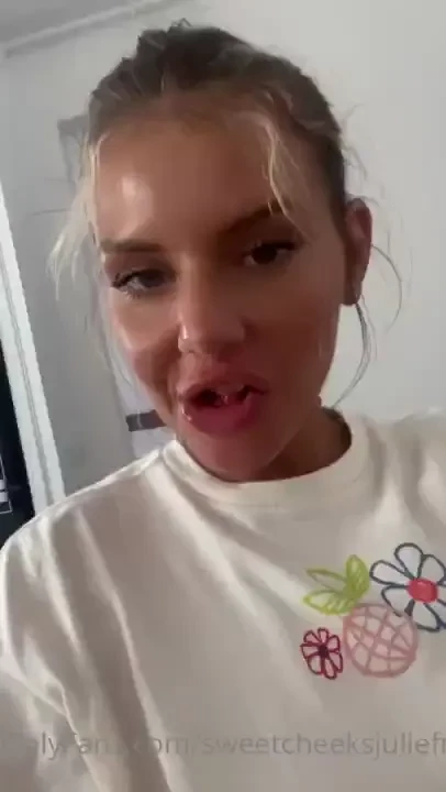 Babe dare to see my other lips filled with my rubber friend that look 