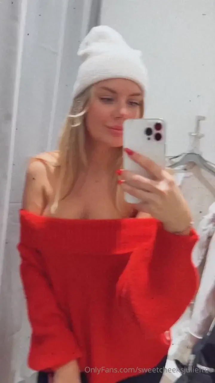 I feel so sexy wearing red 