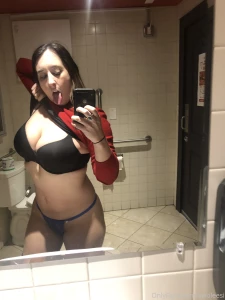 Snuck away d r u n k the bar to take nudes part 3