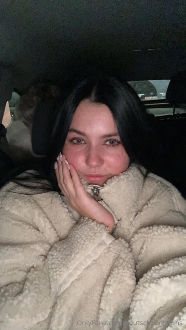 Carinacute heeeey ich bin carina und 19 jahre alt ich seh vielleicht part 1 