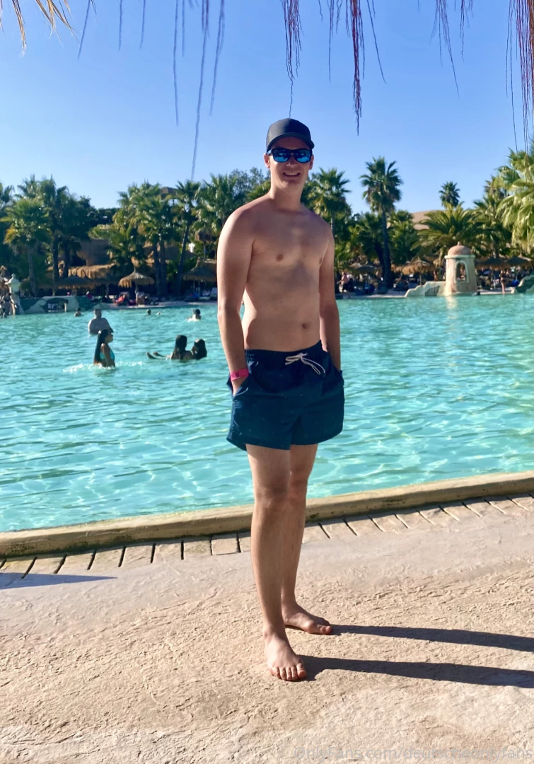 Eggar_official hey my name is philipp - 23 years old - college student 
