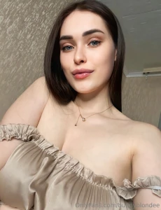 Cute girl monica_wolf loves to play with her pussy she looks so part 101