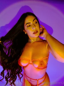 De rojo te ves bien les dejo mi set red por ac sin censuras para los part 3