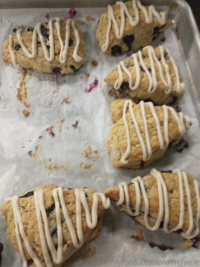 We made a new pizza variety shrimp romesco with arugula so good i part 2 