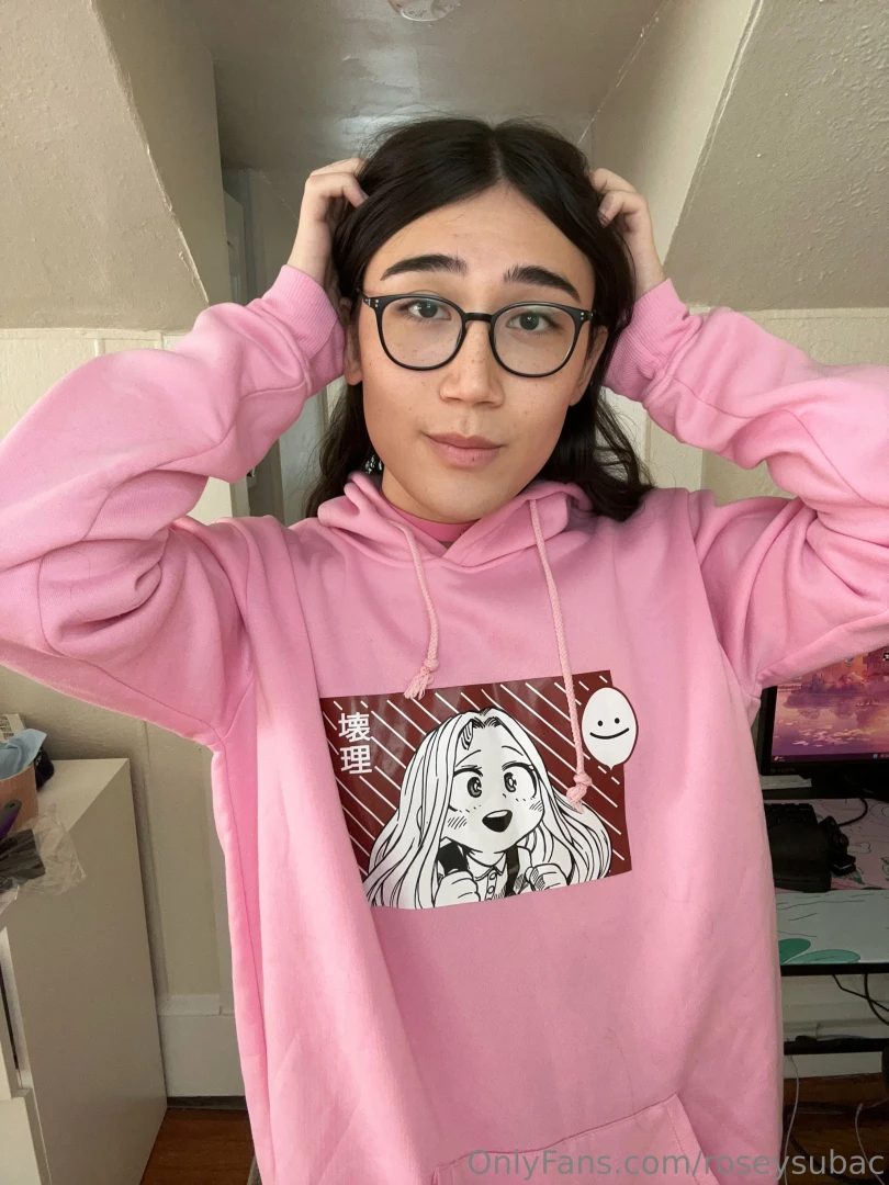 4 pics as much as i love black pink makes me too cute 