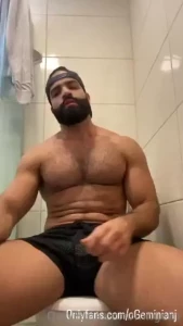 You know you worship my big throbbing cock so tip 15 right now and