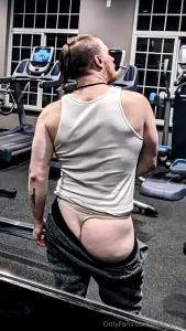 Contact me for customs and subscribe to my fans ly for b g content