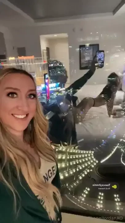 Back in vegas with the hottie sky-anthro maybe a fan will be lucky to 