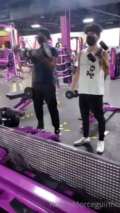 Back in the gym with my buddy should we fool around later 