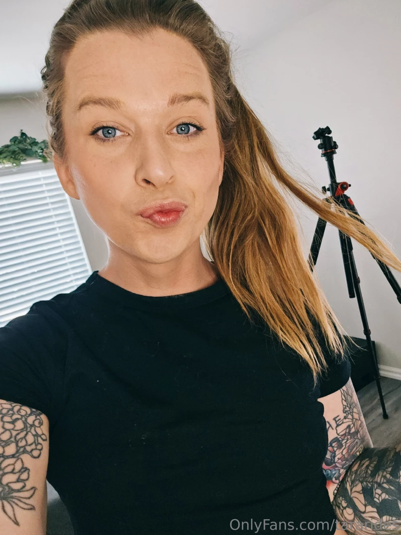 About to meet the new maintenance man wish me luck i don t do anything 