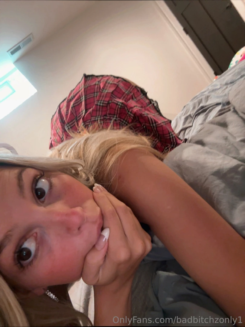 Who s going to dm me first first person to message me gets a free new 