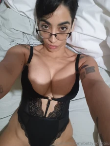 I love this bodysuit do you want me to show you how i take it off