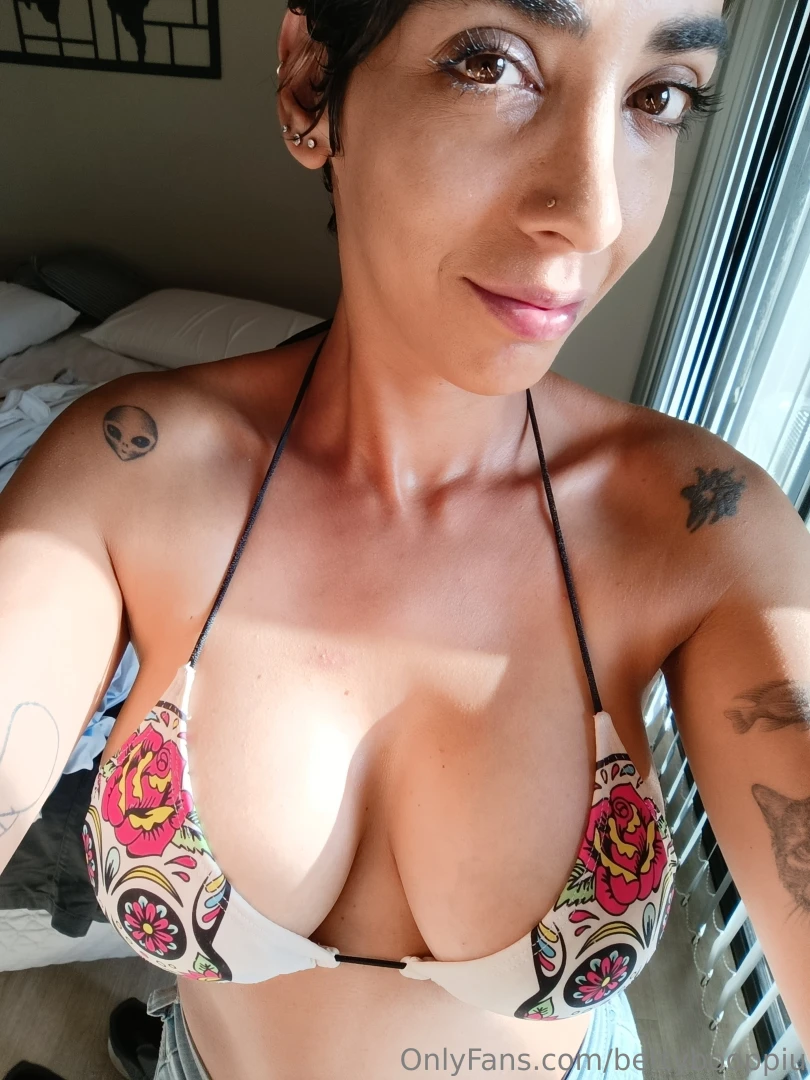 How does that bikini look on me 