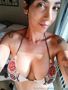 How does that bikini look on me