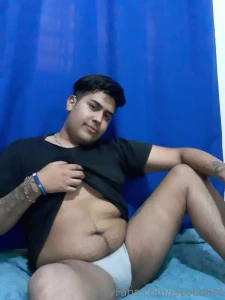 I am a chubby brown man ready for you my love
