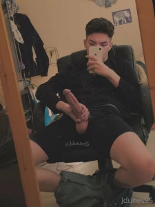 Efalcon919 playing with my ass go sub for more hot content