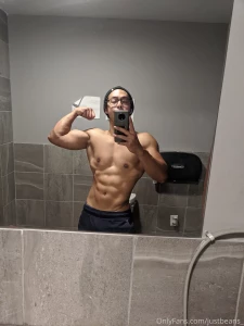 Finally moved into the new place and got my first gym sesh in today part 3