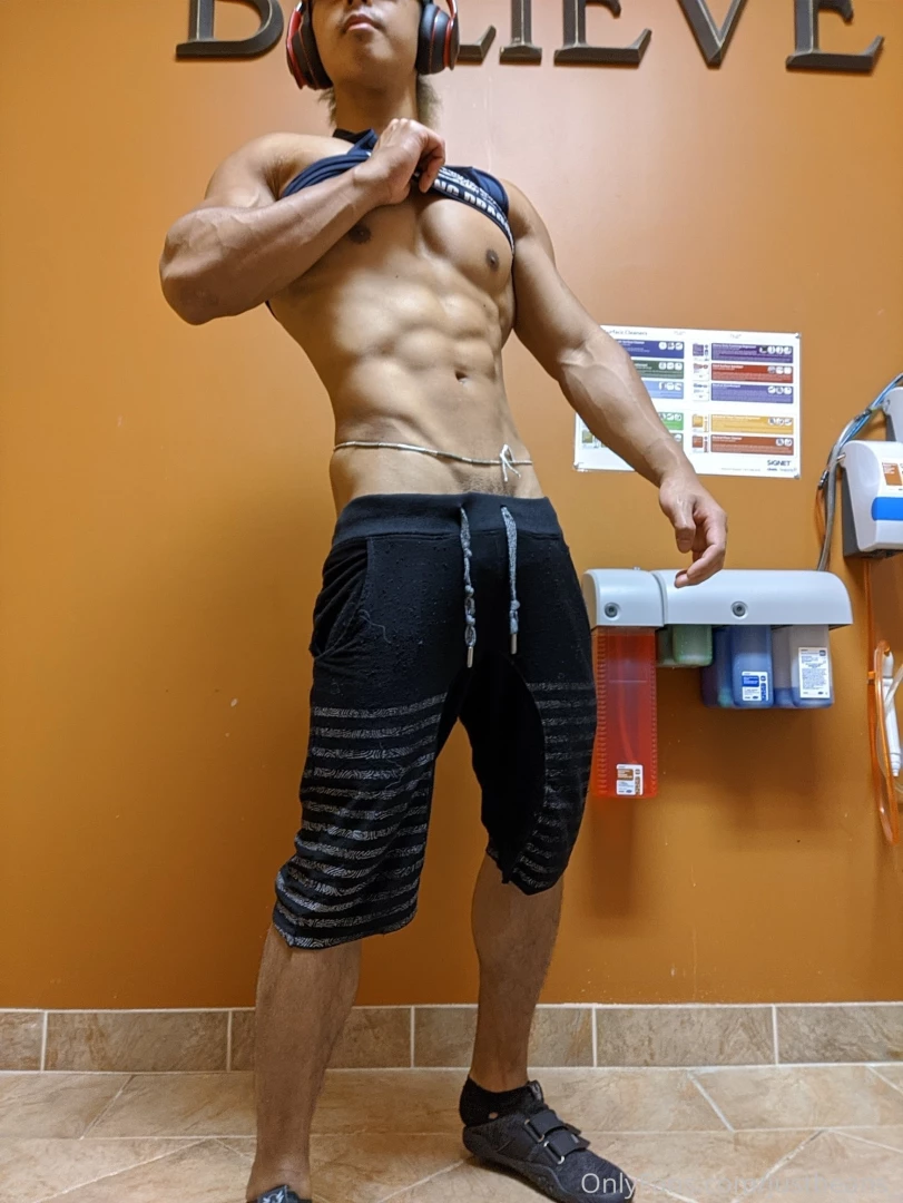 My tiddies really poppin today 