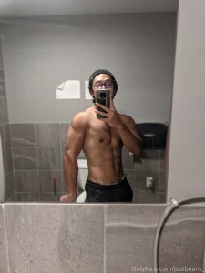 Post gym selfies and feels keep swiping