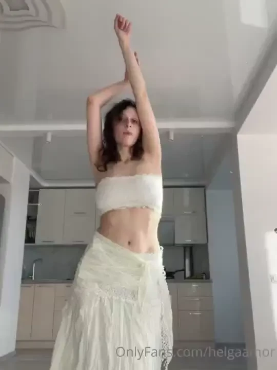 Which outfit looks better 