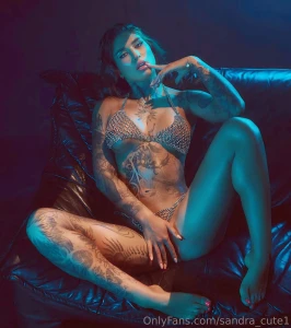 I don t need dinner or flowers just you naked and hungry for my body