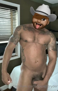 Headed to gym with no towel for the locker room