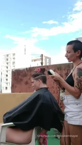 Shaving the nape of my goddess friend