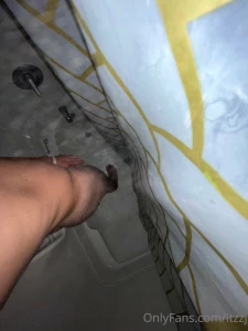 Goodmorning who would join me in the shower lmk if y all want me to do