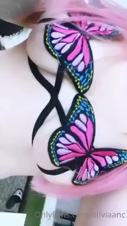 I can t taste my lips could u do it for me 