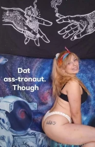 Yall go vote for this booty here for a free trial to my vip https