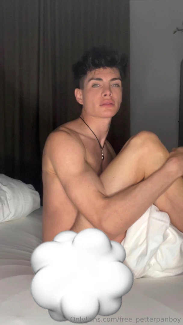 Someone who wants to sleep with me naked tonight subscribe to my vip 