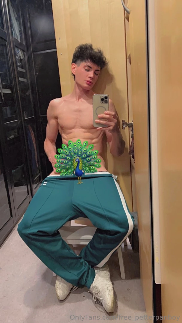 I m waiting for you without emojis completely naked on petterpanboy 