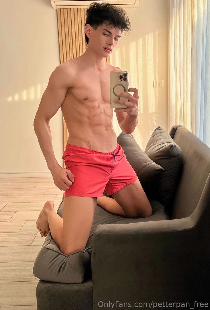 Petterpan_vip explicit sexual content every day in my daily posts 