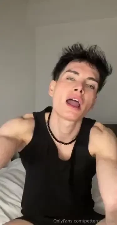 Subscribe to my vip account petterpanboy to play with me on live 