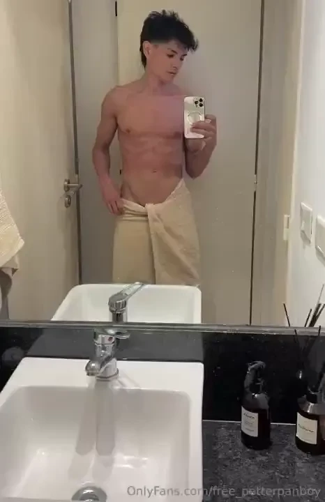 Wanna see more suscribe to my vip account petterpanboy 