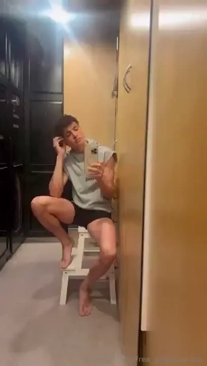 I think maybe i look better naked right let s try it on petterpanboy 