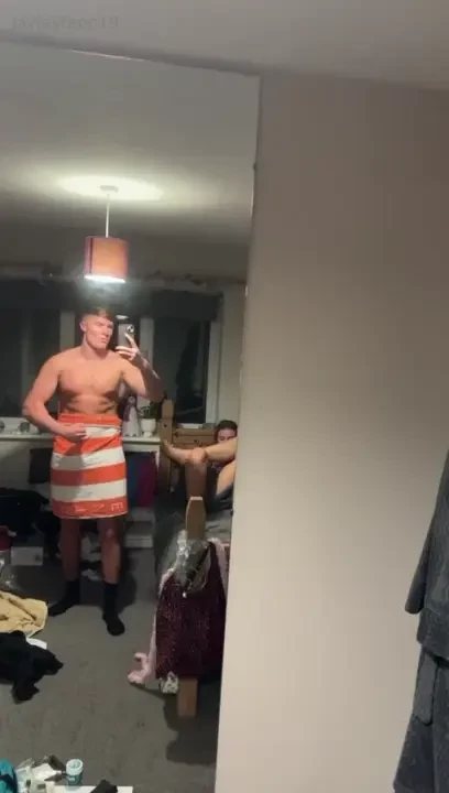 Who wants me to drop the towel n give the mrs some 