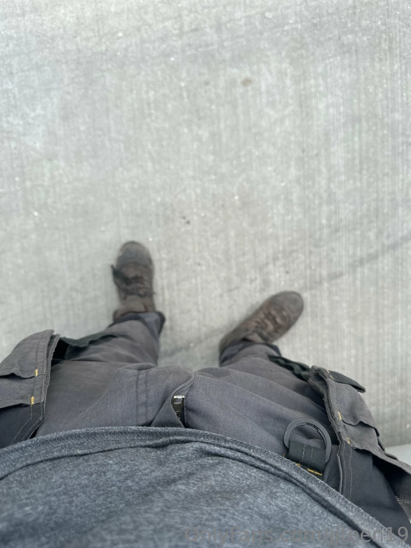 jjteen19 - Who wants me to take my work trousers off message me to see what i 