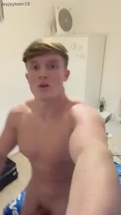 Powerful alpha like me have a post siesta horny power wank 