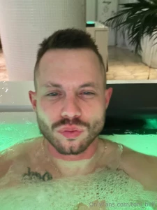 Just wanna kiss ur sweet lips tonight my love