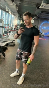 Uh another gym photo what if i told you i posed in the mirror today