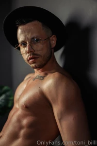 Tell how u wanna wreck ur bed with me