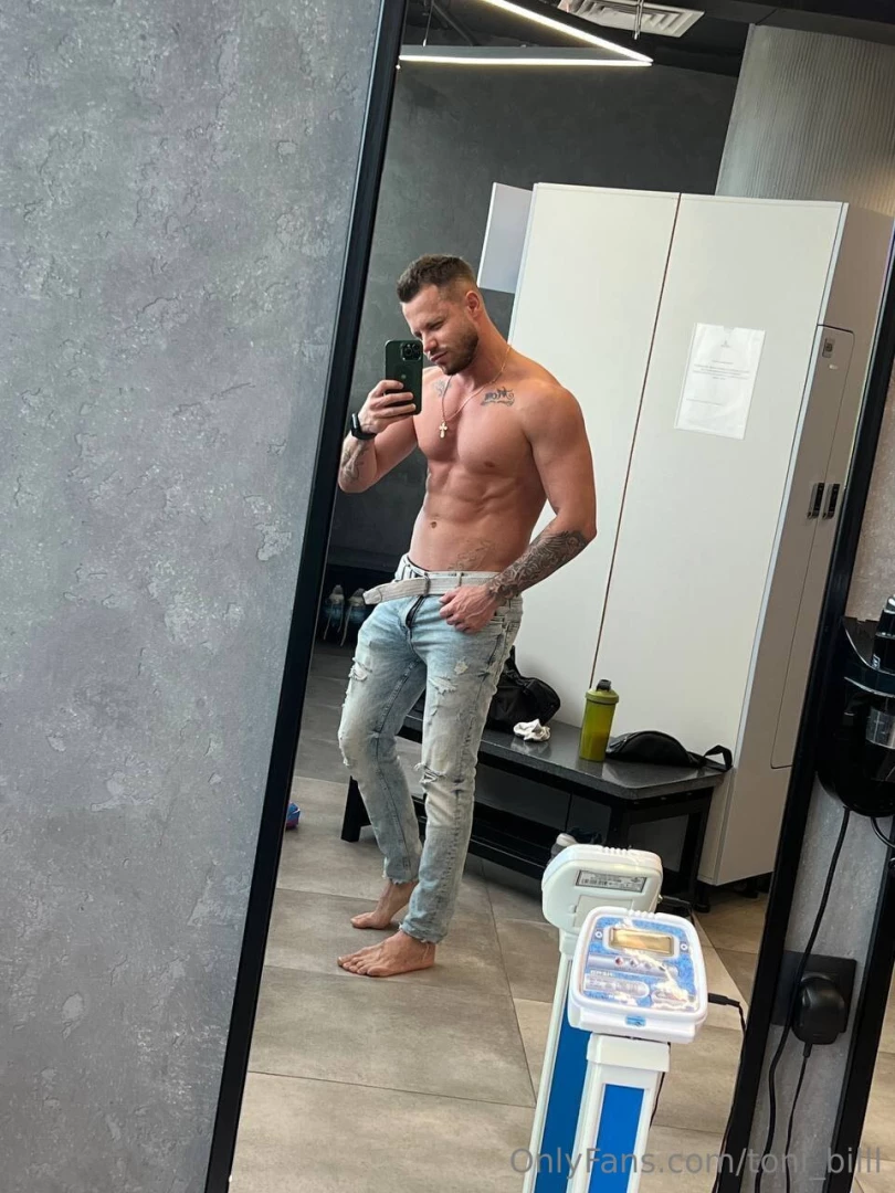 I love the light colored jeans they are the best thing mankind has 