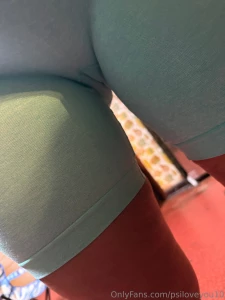 Does my fat pussy sit pretty where s my cameltoe lovers